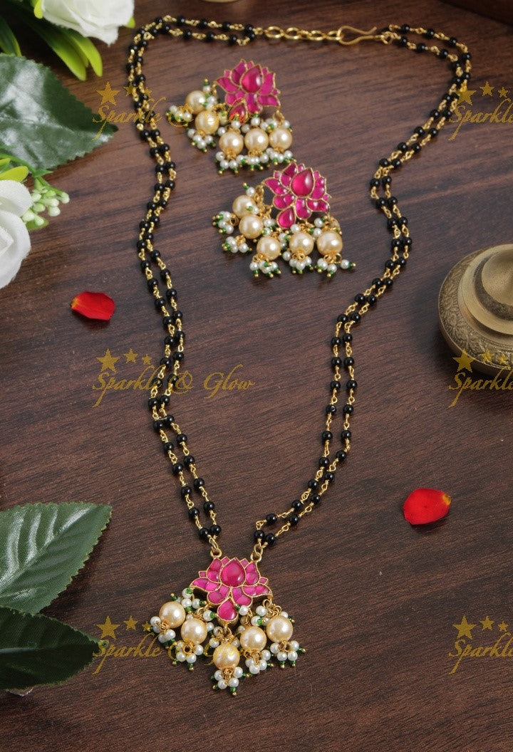 Black beads necklace with lotus jadau pendent and pearls - White