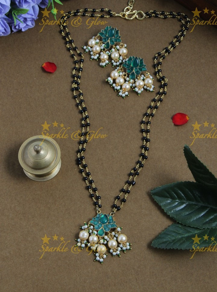 Black beads necklace with lotus jadau pendent and pearls - White