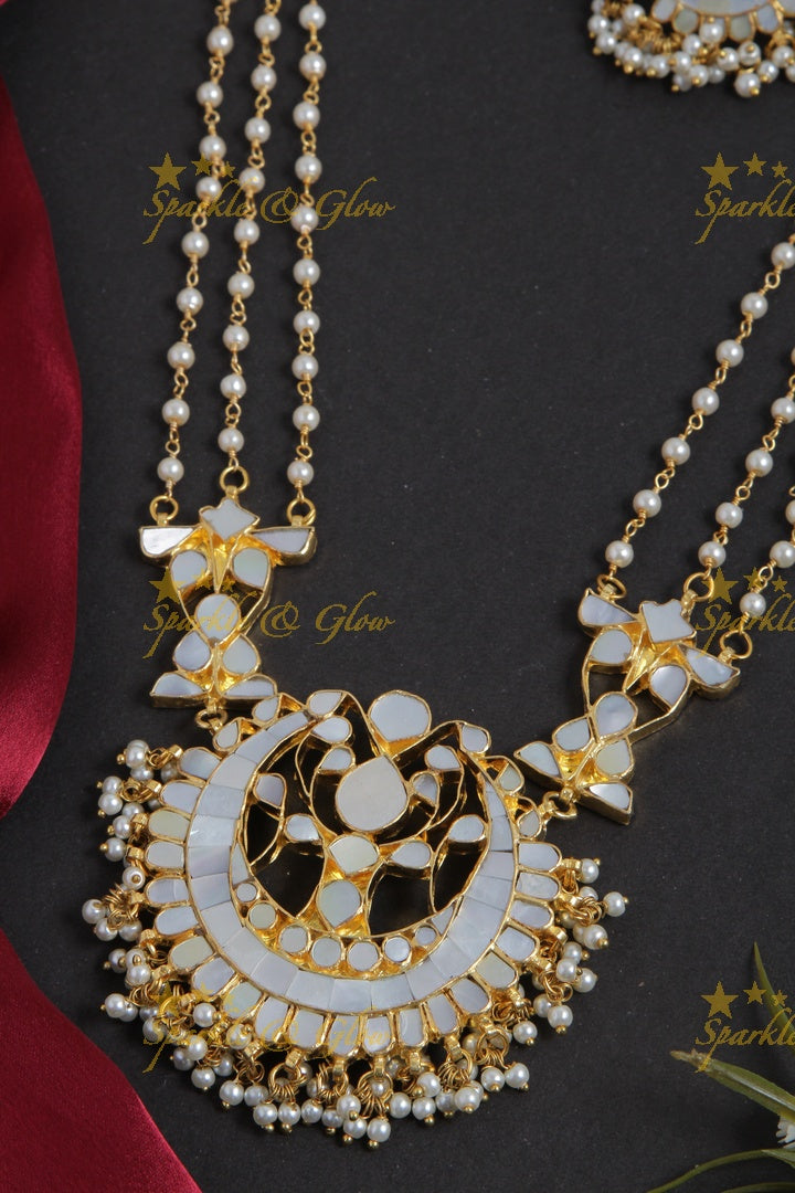 Glorious Half moon shaped gray jadau pendent long pearl necklace