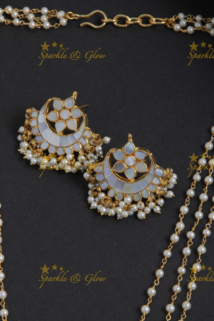 Glorious Half moon shaped gray jadau pendent long pearl necklace