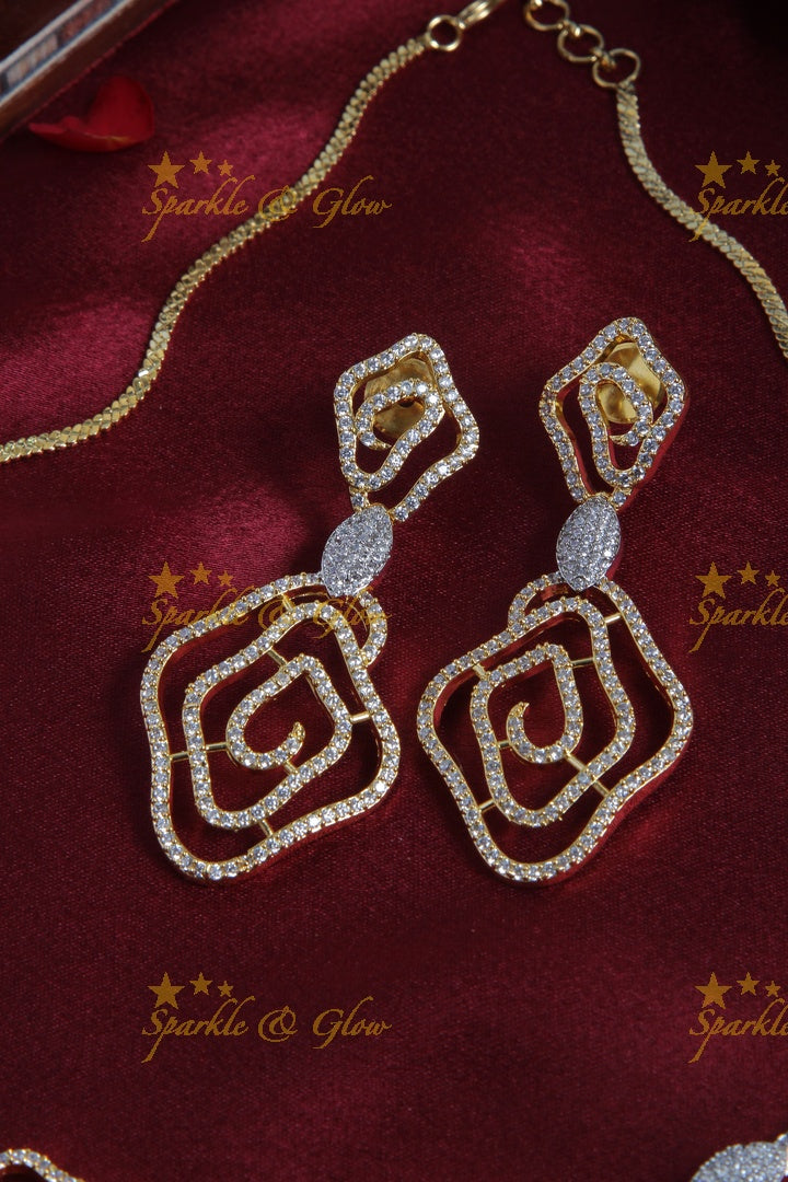 Rose shaped design AD necklace