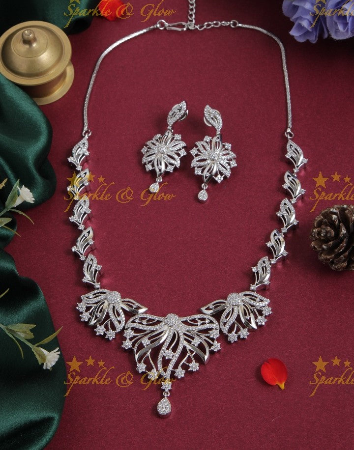 Intricate leaf design AD stone gold necklace