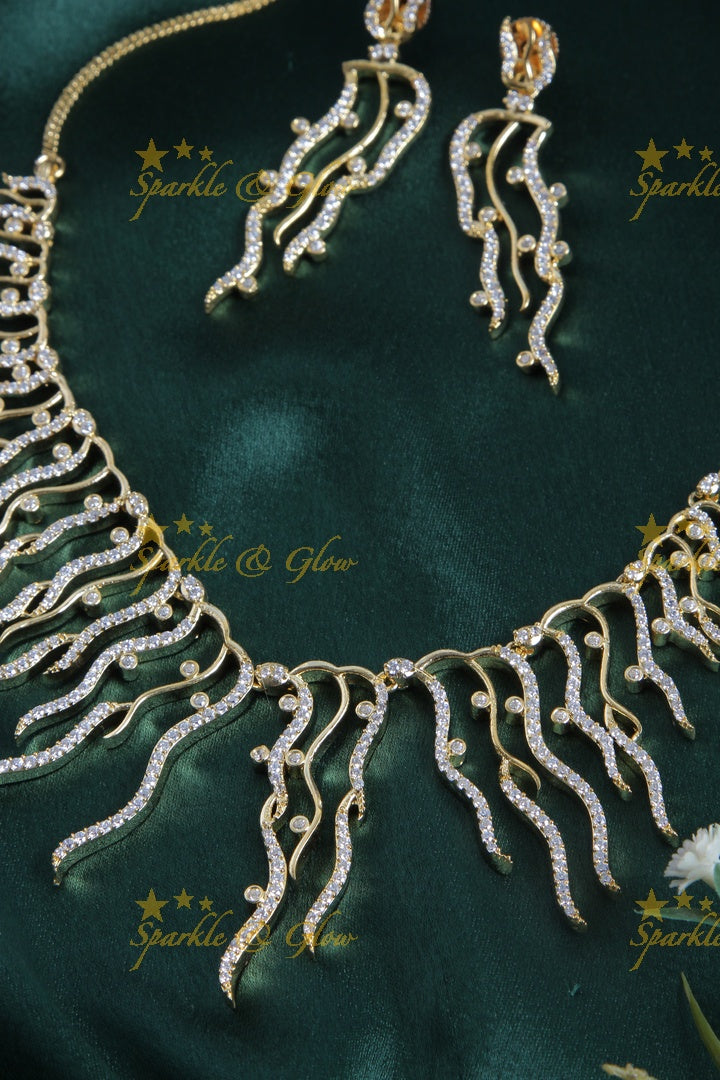 Beautiful gold pulse design AD necklace
