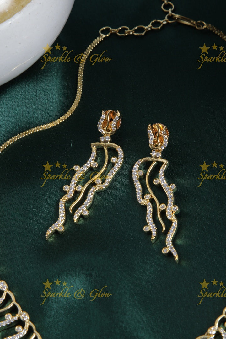 Beautiful gold pulse design AD necklace