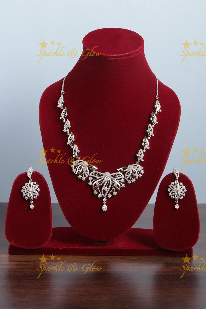 Intricate leaf design AD stone gold necklace