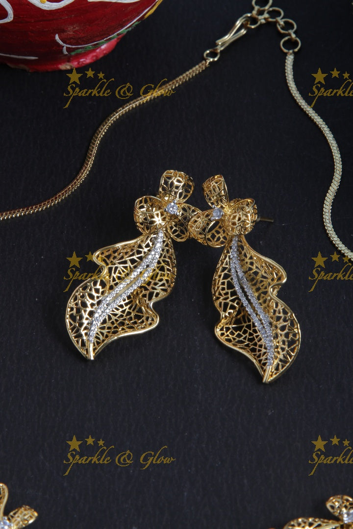Glorious unique design AD stone short necklace