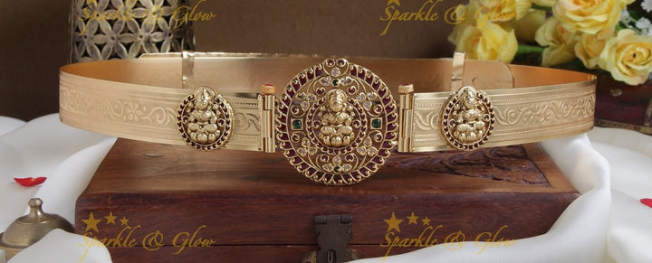 Intricately carved lakshmi pendent with plain hipbelt