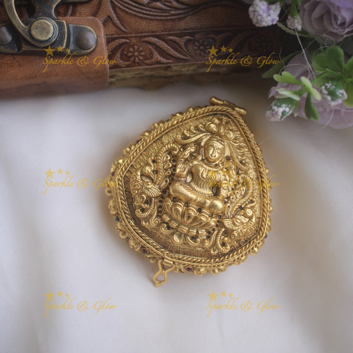 Gold alike antique polished Nagas kumkum box