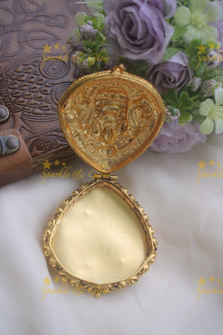 Gold alike antique polished Nagas kumkum box
