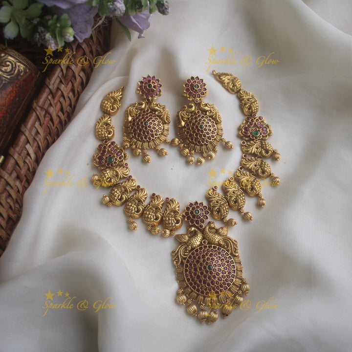 Gold alike peacock floral kemp necklace with gold beads