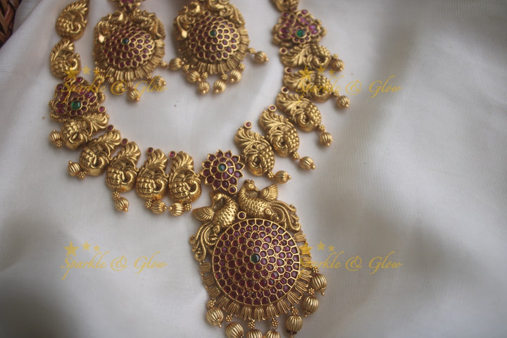Gold alike peacock floral kemp necklace with gold beads