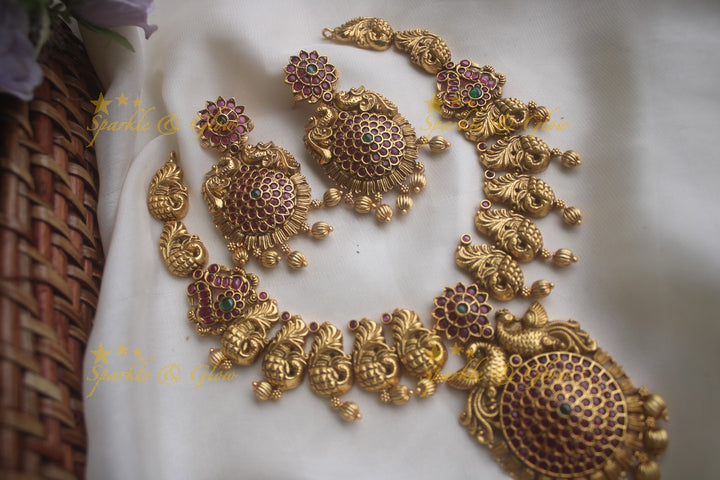 Gold alike peacock floral kemp necklace with gold beads