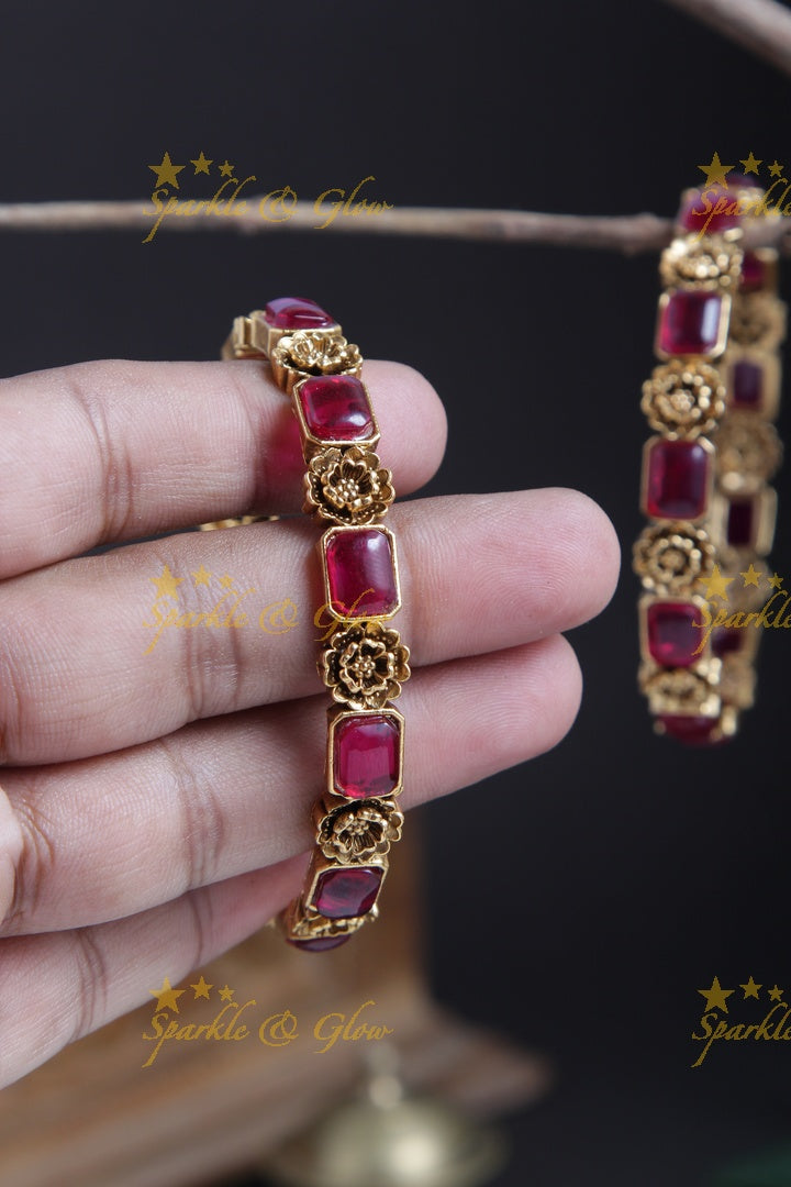 Antique star design stone bangle