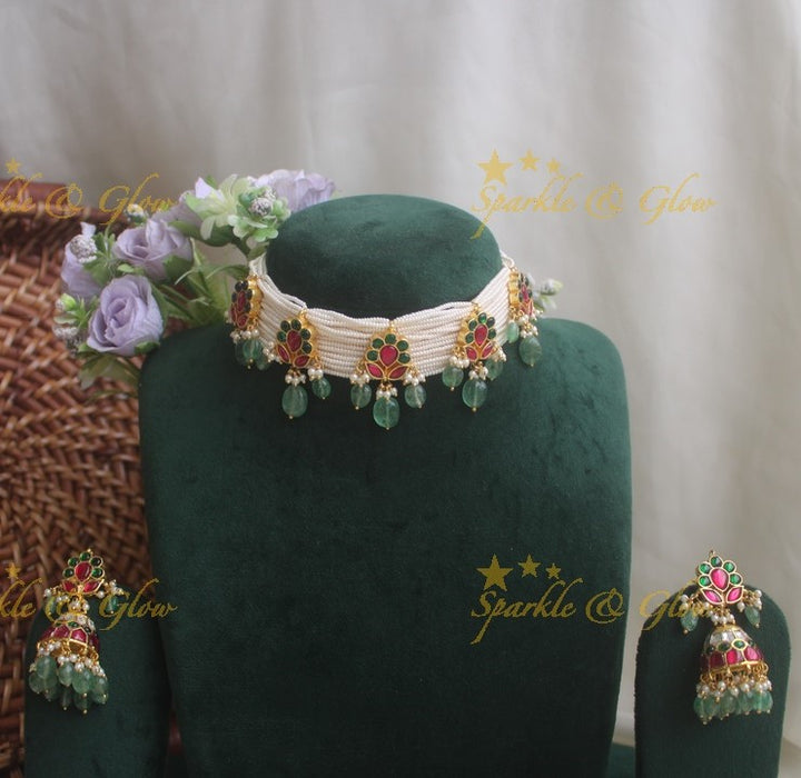 Statement floral pealr choker with grean beads