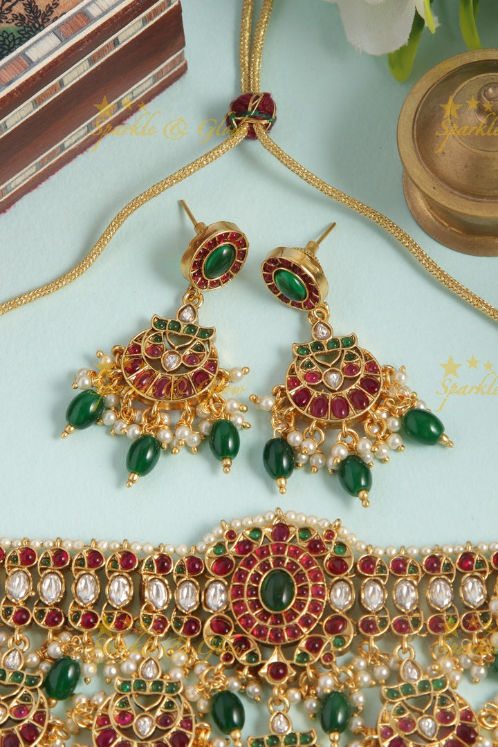 Statement kemp half moon choker with green beads