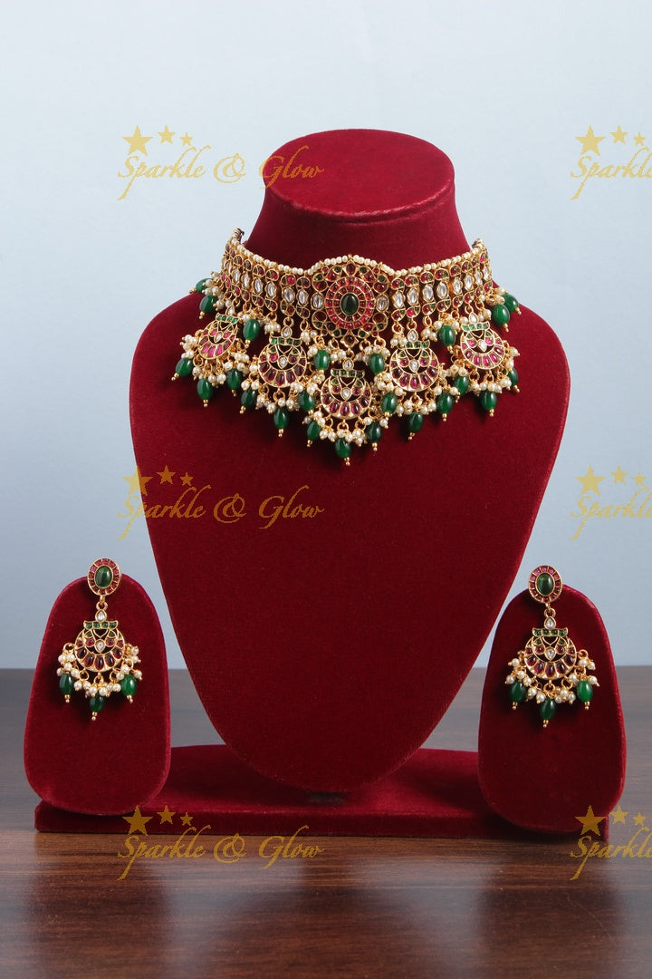 Statement kemp half moon choker with green beads
