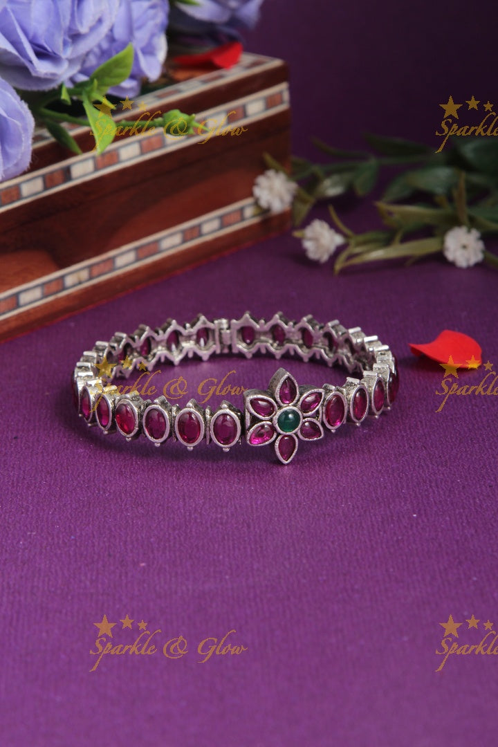 Beautiful floral kemp stone silver finishing bangle
