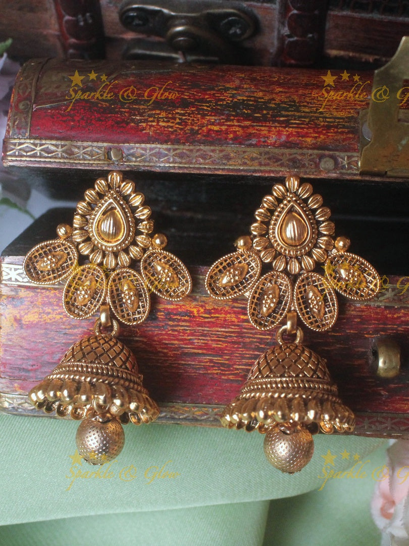 Antique non idol floral necklace