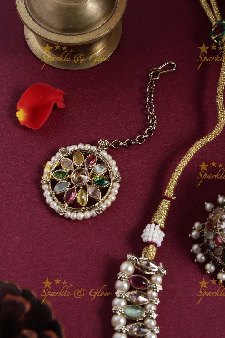 Beautiful oval shape design short necklace - Multi - Sparkle and Glow