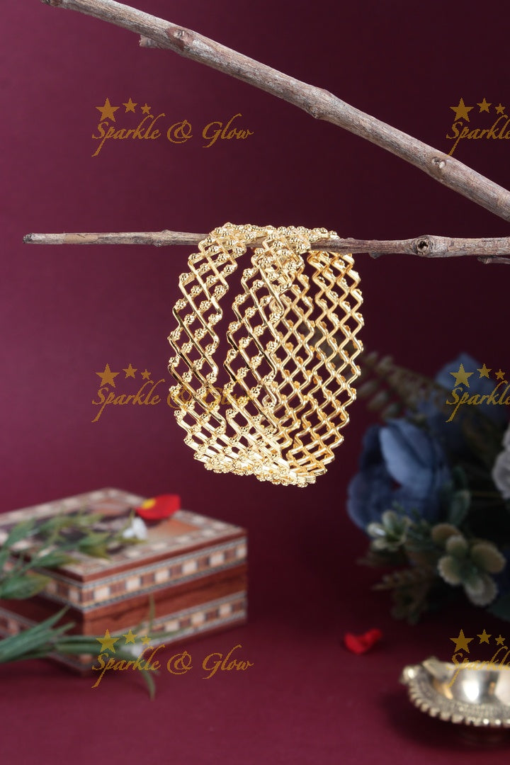 Elegant Floral Design Women's Bangles