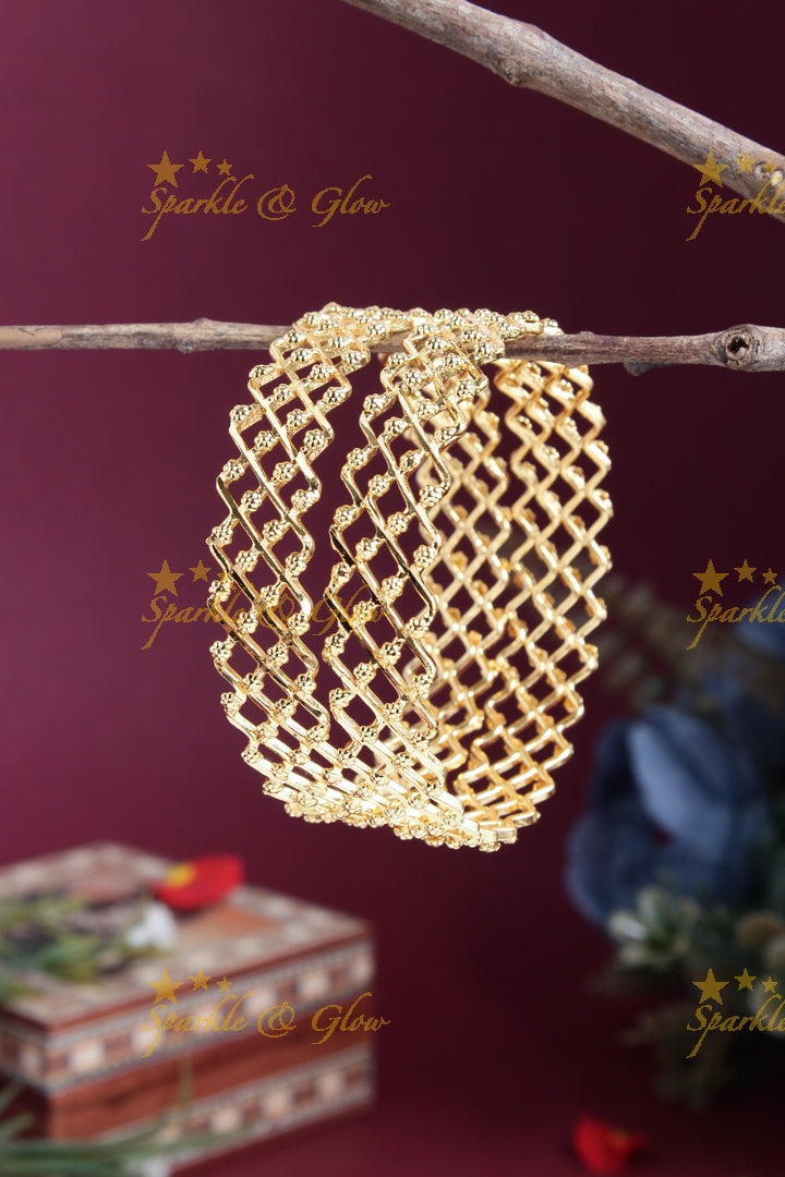 Elegant Floral Design Women's Bangles