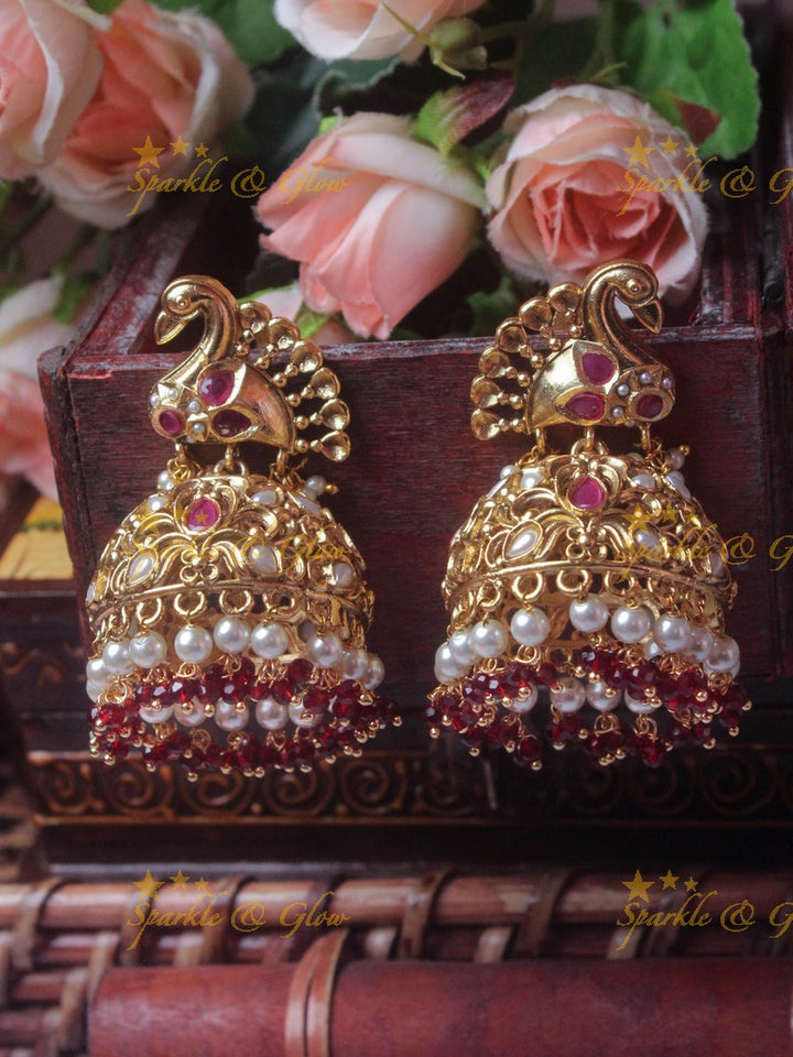 Stunning pearl cluster Peacock pendent chain - Red