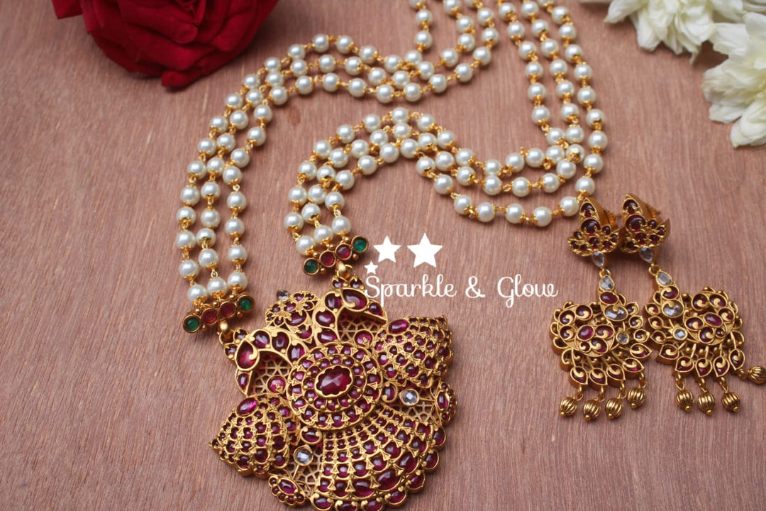 Three layer pearl haram with kemp stones pendent