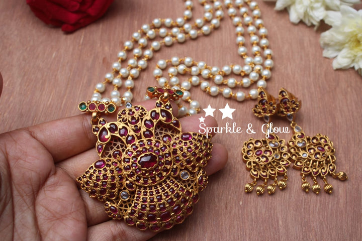 Three layer pearl haram with kemp stones pendent