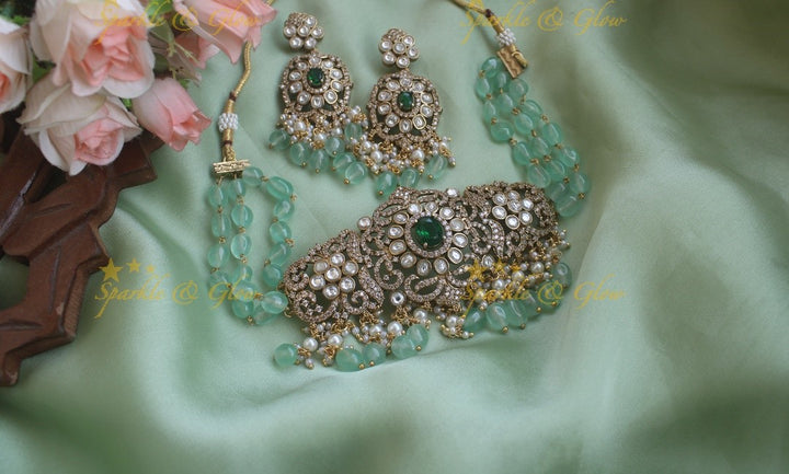 Statement Victorian AD floral choker - PInk