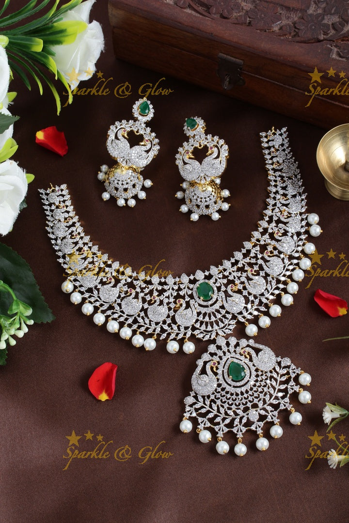 Stunning GJ Polish peacock carved pearl necklace - Green