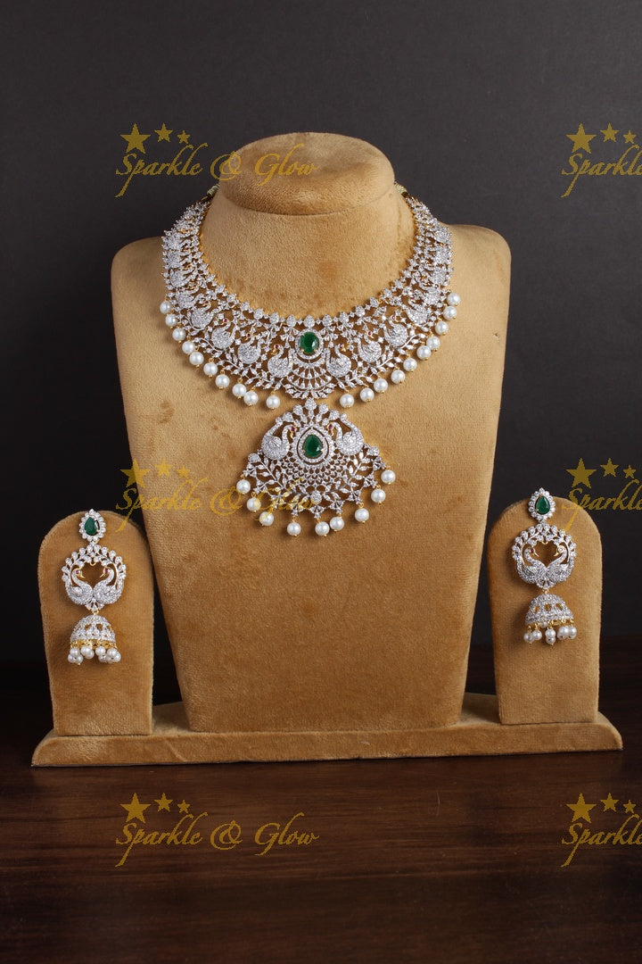 Stunning GJ Polish peacock carved pearl necklace - Green