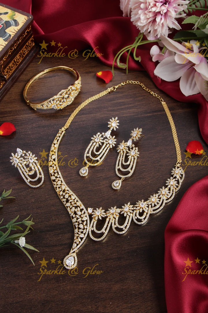 Statement AD necklace set with bracelet and finger ring - Gold