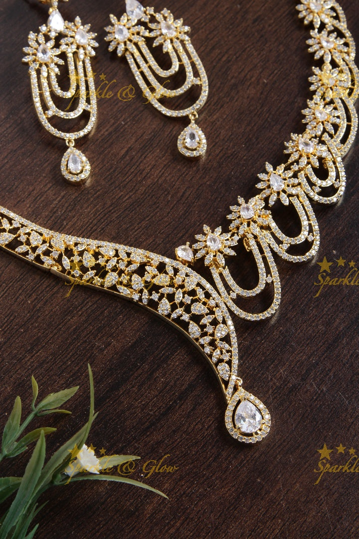 Statement AD necklace set with bracelet and finger ring - Gold