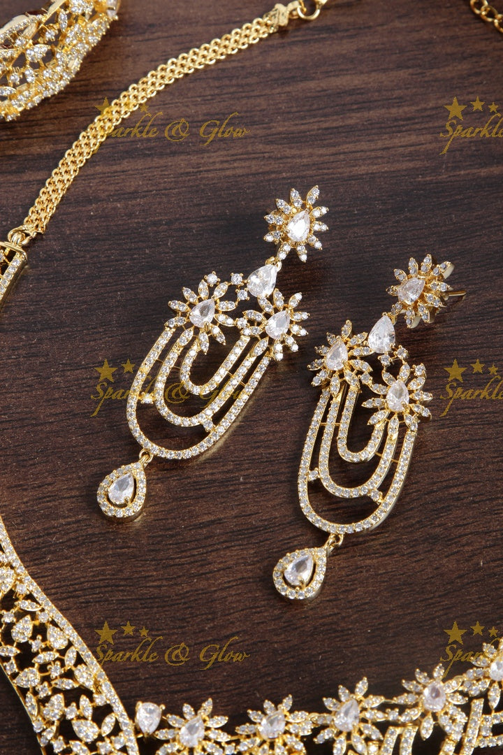 Statement AD necklace set with bracelet and finger ring - Gold