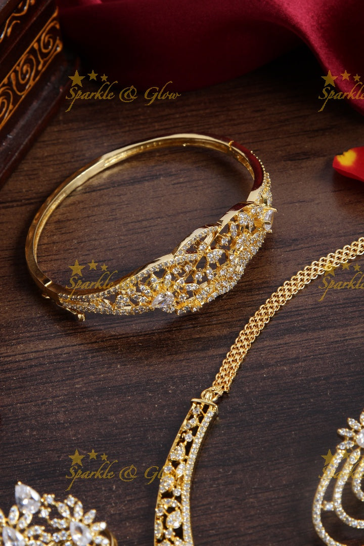 Statement AD necklace set with bracelet and finger ring - Gold