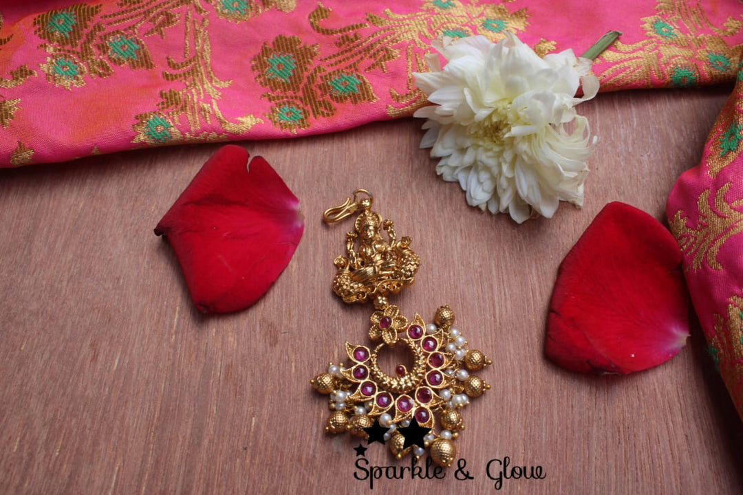 Gold alike polished lakshmi single line maangthika with kemp Stones