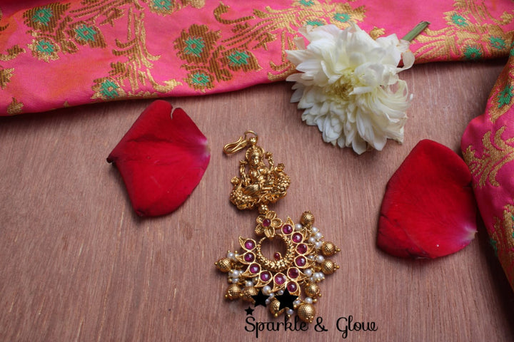 Gold alike polished lakshmi single line maangthika with kemp Stones