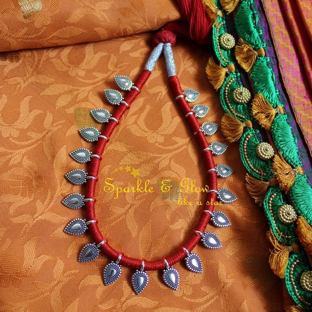 Trendy thread necklace - Red - Coin - Sparkle and Glow