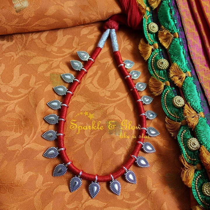 Trendy thread necklace - Red - Coin - Sparkle and Glow