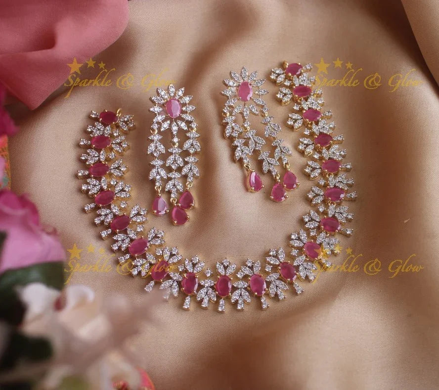 Stunning Ad floral design necklace with emerald - Green - Sparkle and Glow