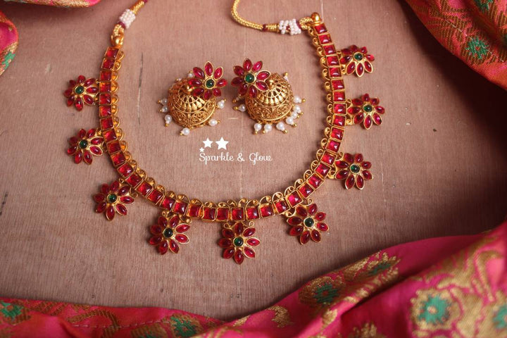 Budget friendly kemp flower necklace