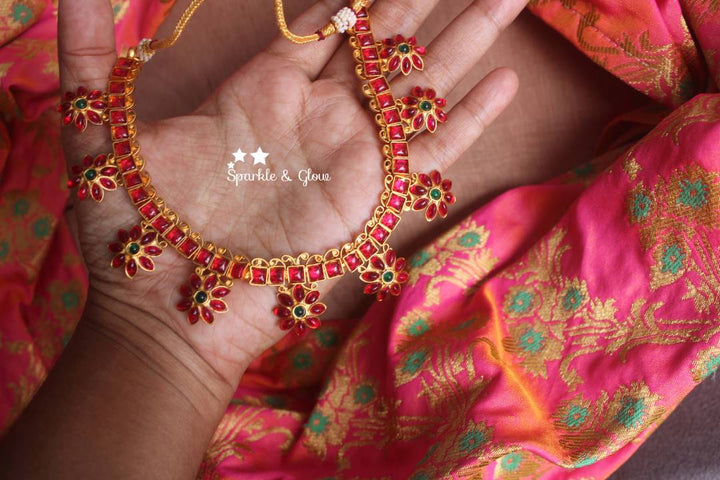 Budget friendly kemp flower necklace