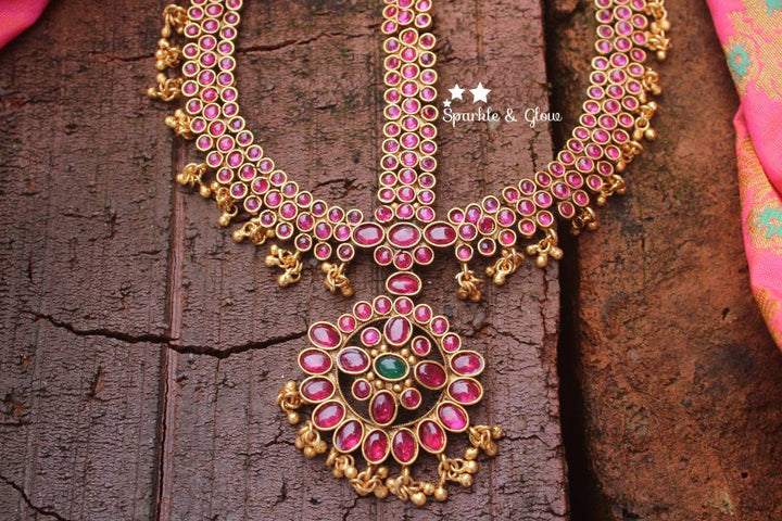 Bridal three sided kemp maang tikka with gold beads