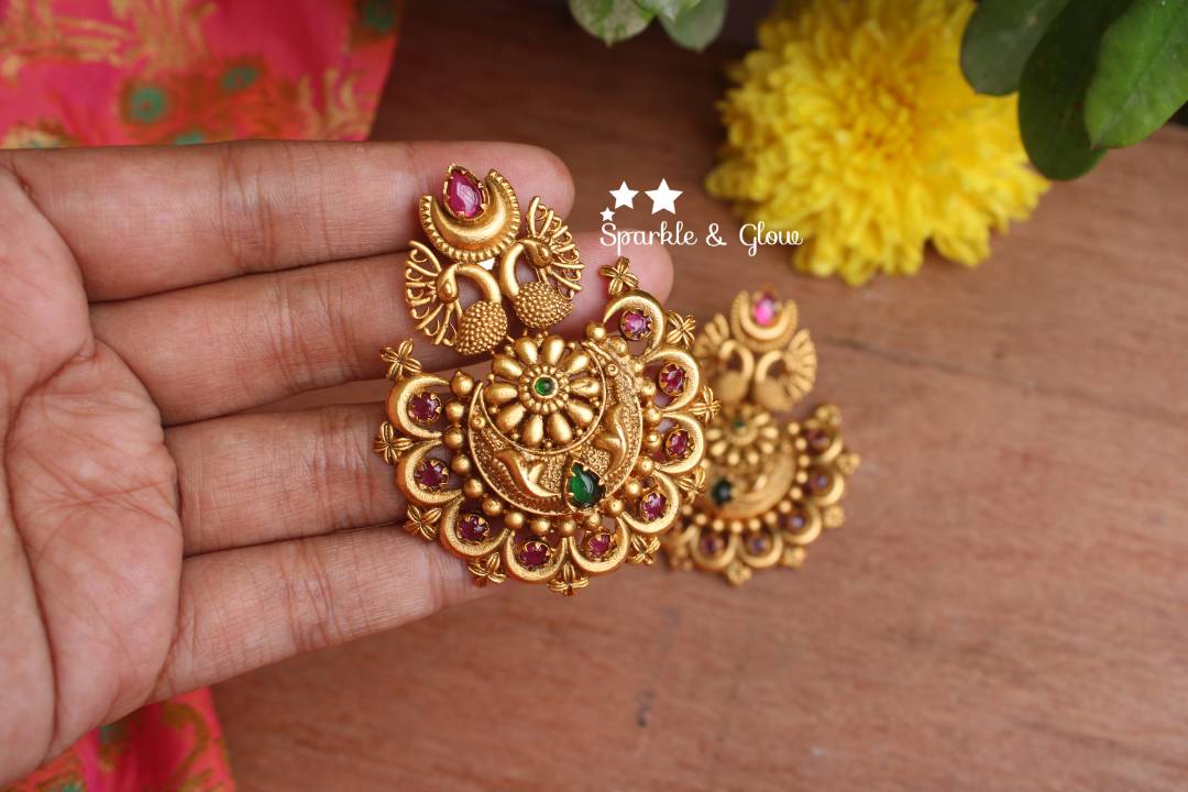 Premium quality gold alike polished peacock balis