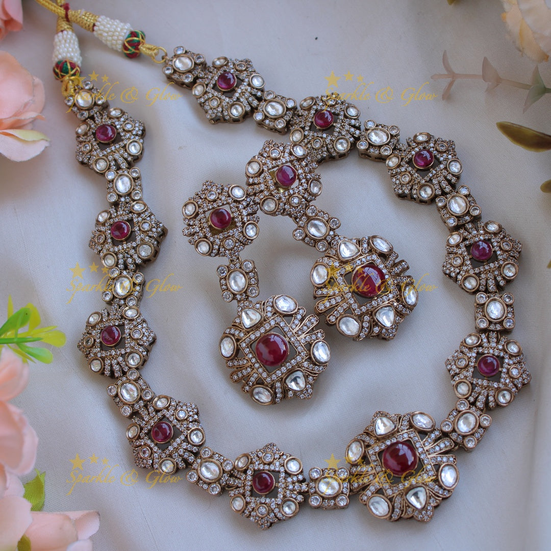Beautiful floral design victorian AD short necklace with ruby - red
