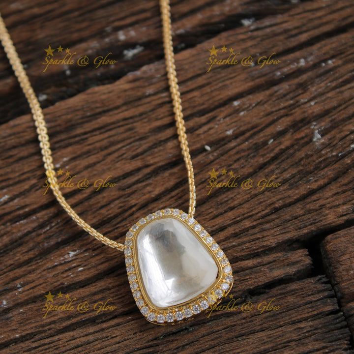 Stunning Pendent Chain with white stone