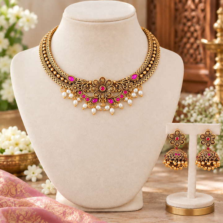 Exquisite Gold-Tone Short Necklace with Earrings