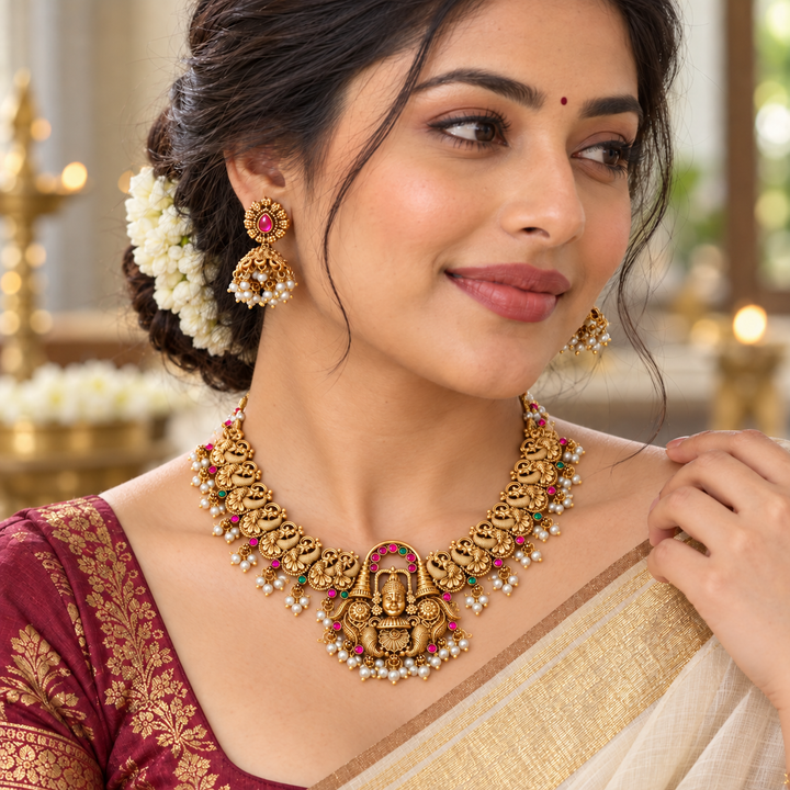 Exquisite Gold-Toned Temple Short Necklace