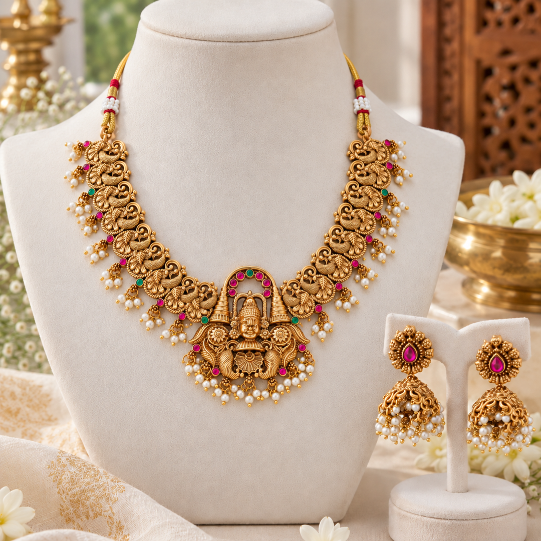 Exquisite Gold-Toned Temple Short Necklace