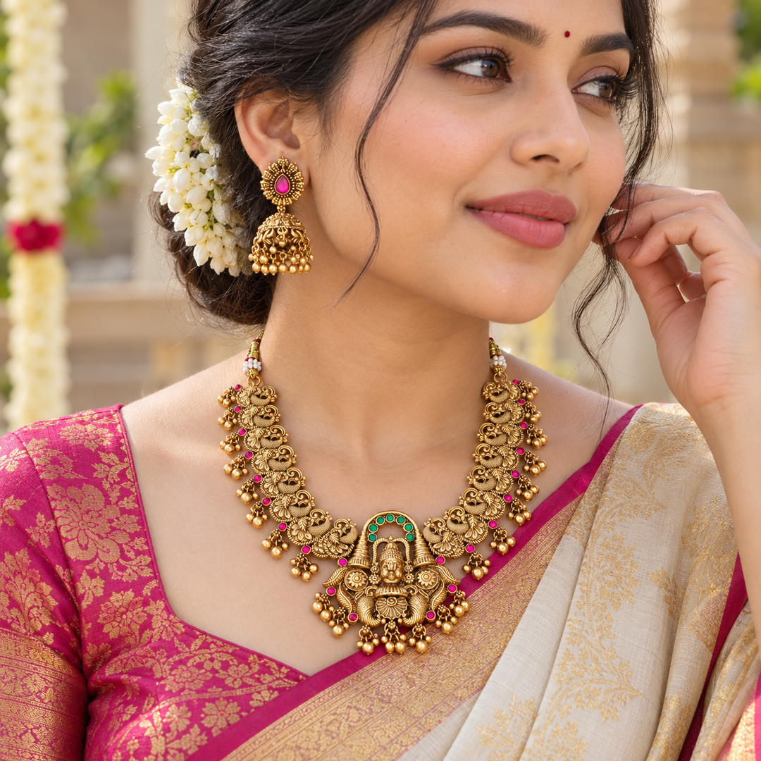 Exquisite Gold-Toned Temple Short Necklace